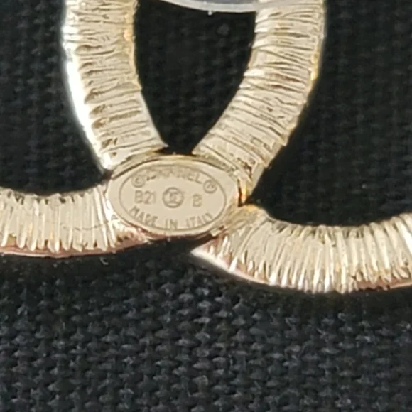 🦋Chanel🦋 CC Stud Earrings - Picture 7 of 10